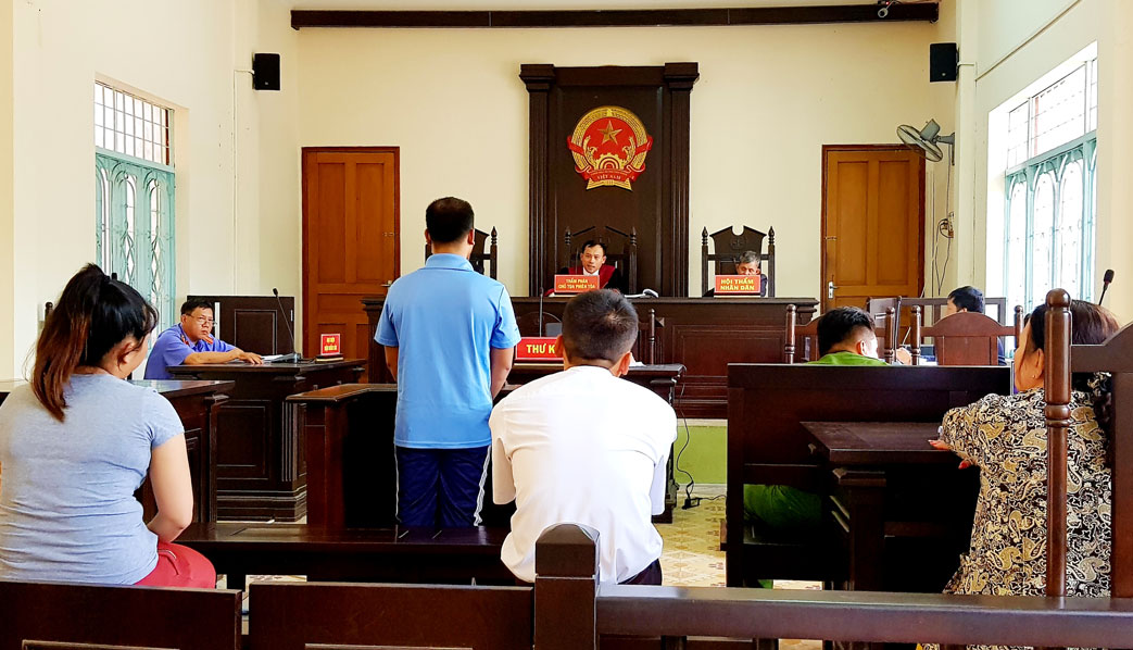 Phiên tòa xét sử đối với bị cáo Thạch Phụng tại Tòa án nhân dân huyện Bến Lức