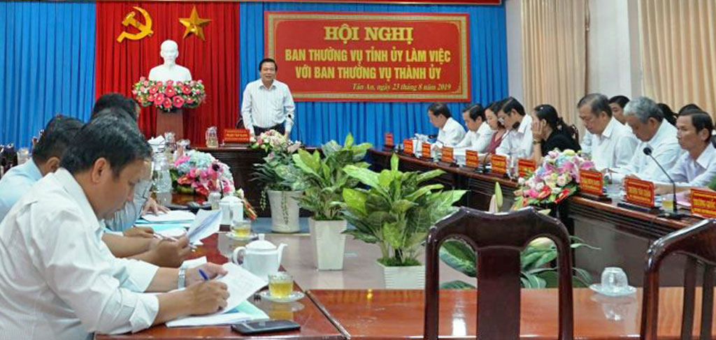 Secretary of the provincial Party Committee and Chairman of People's Council of Long An Province - Pham Van Ranh requests Tan An city to focus on some political tasks to complete the targets of the Resolution of the City Party Congress X.