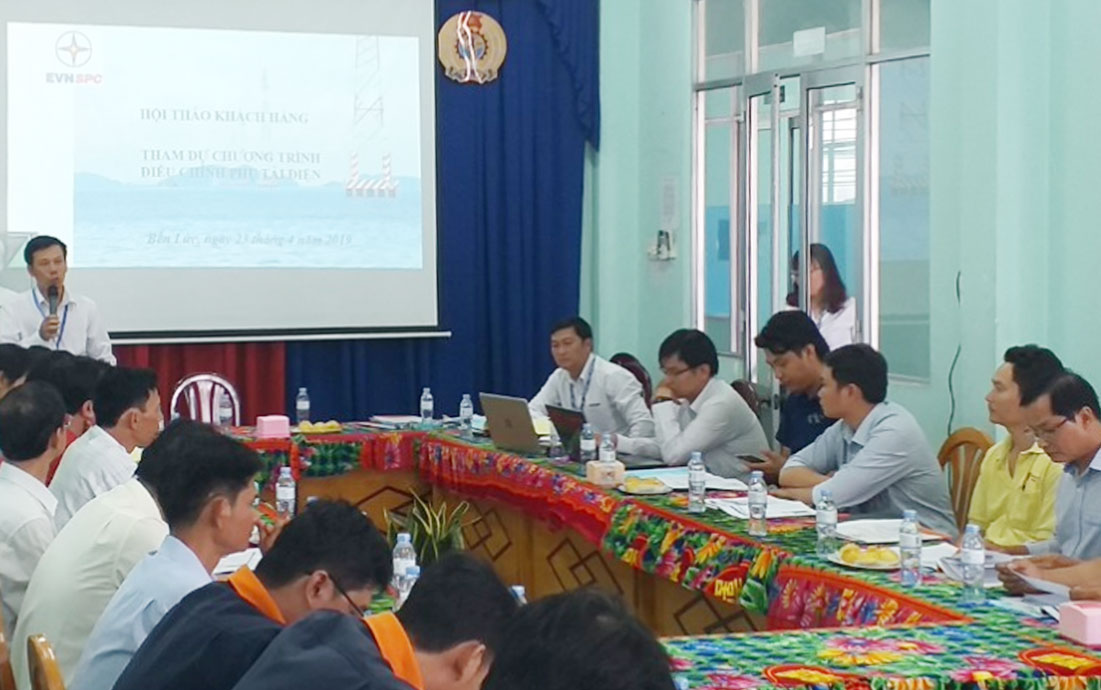 Quản lý nhu cầu điện và điều chỉnh phụ tải điện: Cần sự chia sẻ vì cộng đồng của doanh nghiệp Hội thảo khách hàng về Chương trình DR tại Điện lực Bến Lức - Công ty Điện lực Long An