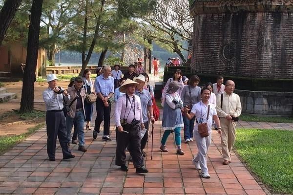 Japanese tourists visit Thien Mu Pagoda in Thua Thien-Hue province (Photo: VNA)