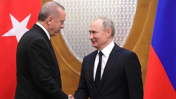 Lãnh đạo Thổ Nhĩ Kỳ và Nga điện đàm về tình hình Syria Tổng thống Thổ Nhĩ Kỳ Tayyip Erdogan và người đồng cấp Nga Vladimir Putin. (Ảnh: Kremlin)