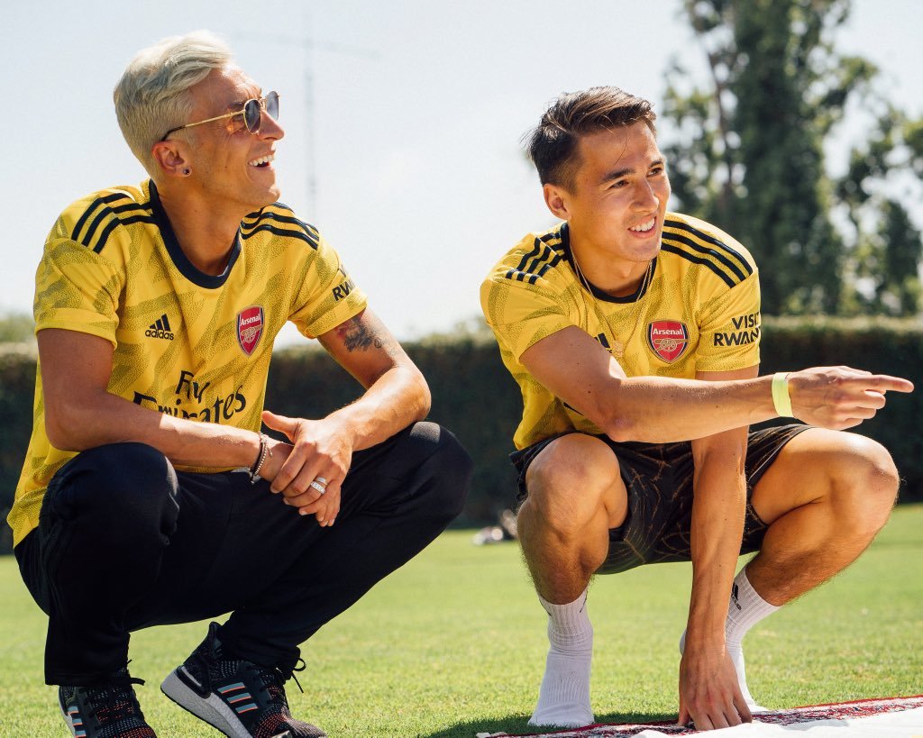 Ozil không có ý định rời Arsenal