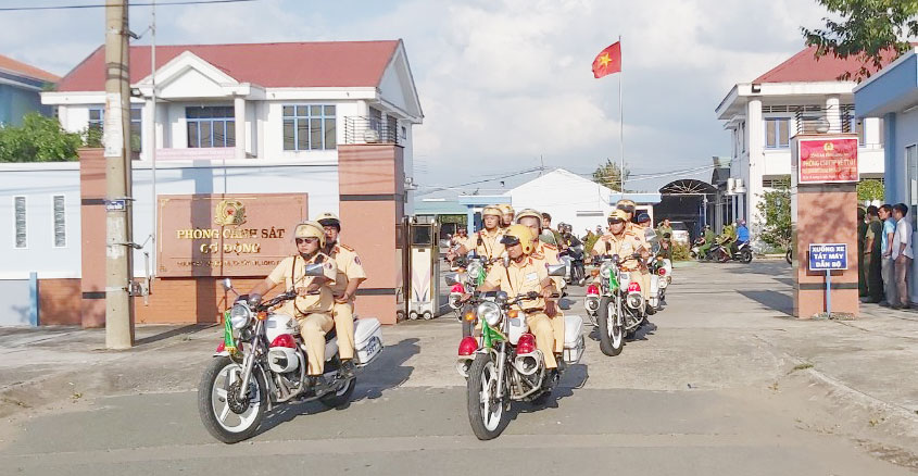 Lực lượng công an tỉnh ra quân phòng, chống tội phạm, bảo đảm an toàn giao thông