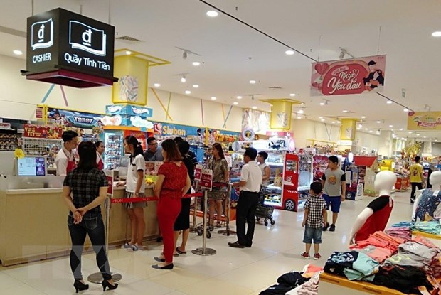 Người dân đến mua sắm tại siêu thị Aeon Mall Bình Dương. (Ảnh: Hải Âu/TTXVN)