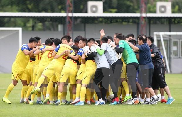 The Vietnamese national football team on September 2 prepares for the upcoming 2022 FIFA World Cup qualification match in Thailand . (Photo: VNA)