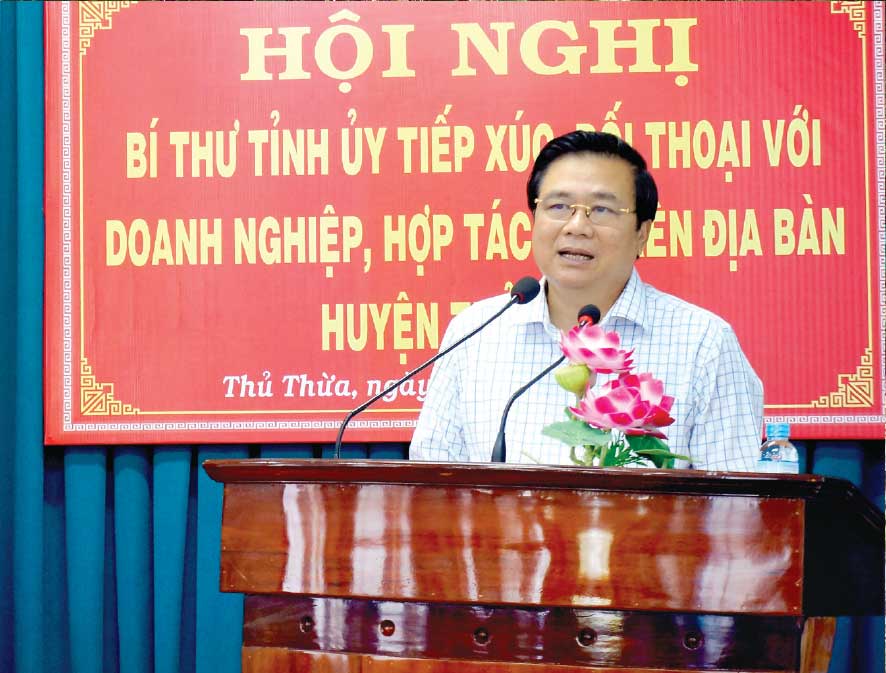 Bí thư Tỉnh ủy, Chủ tịch HĐND tỉnh - Phạm Văn Rạnh đối thoại với doanh nghiệp, hợp tác xã tại huyện Thủ Thừa