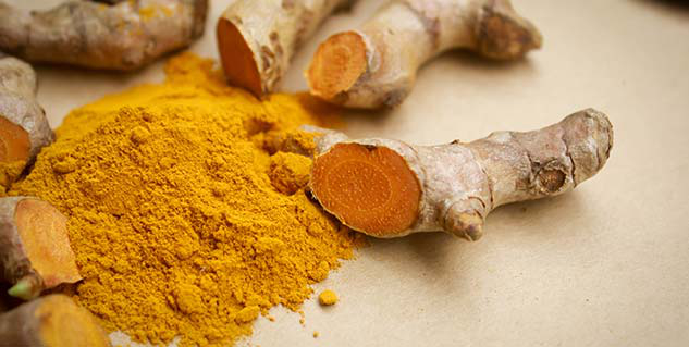 Nghệ: Curcumin, một thành phần có trong nghệ, có thể giúp ngăn sự phát triển bệnh Alzheimer. Nghệ chứa vitamin D3 giúp loại bỏ các amino axit có thể gây tổn thương các tế bào não, tăng nguy cơ mắc bệnh Alzheimer.