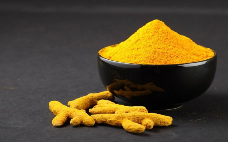 Trong nghệ có chứa curcumin, có đặc tính chống oxy hóa, chống viêm và kháng khuẩn cực mạnh. Do đó, nghệ cũng xếp vào nhóm các thực phẩm giúp giảm viêm và ngăn ngừa các tác nhân gây bệnh cho gan của bạn.