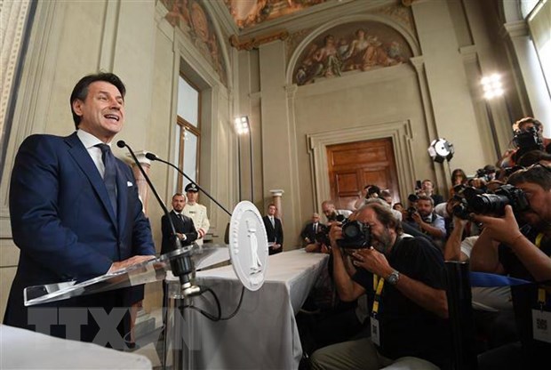 Thủ tướng Giuseppe Conte trong cuộc họp báo tại Rome. (Ảnh: THX/TTXVN)
