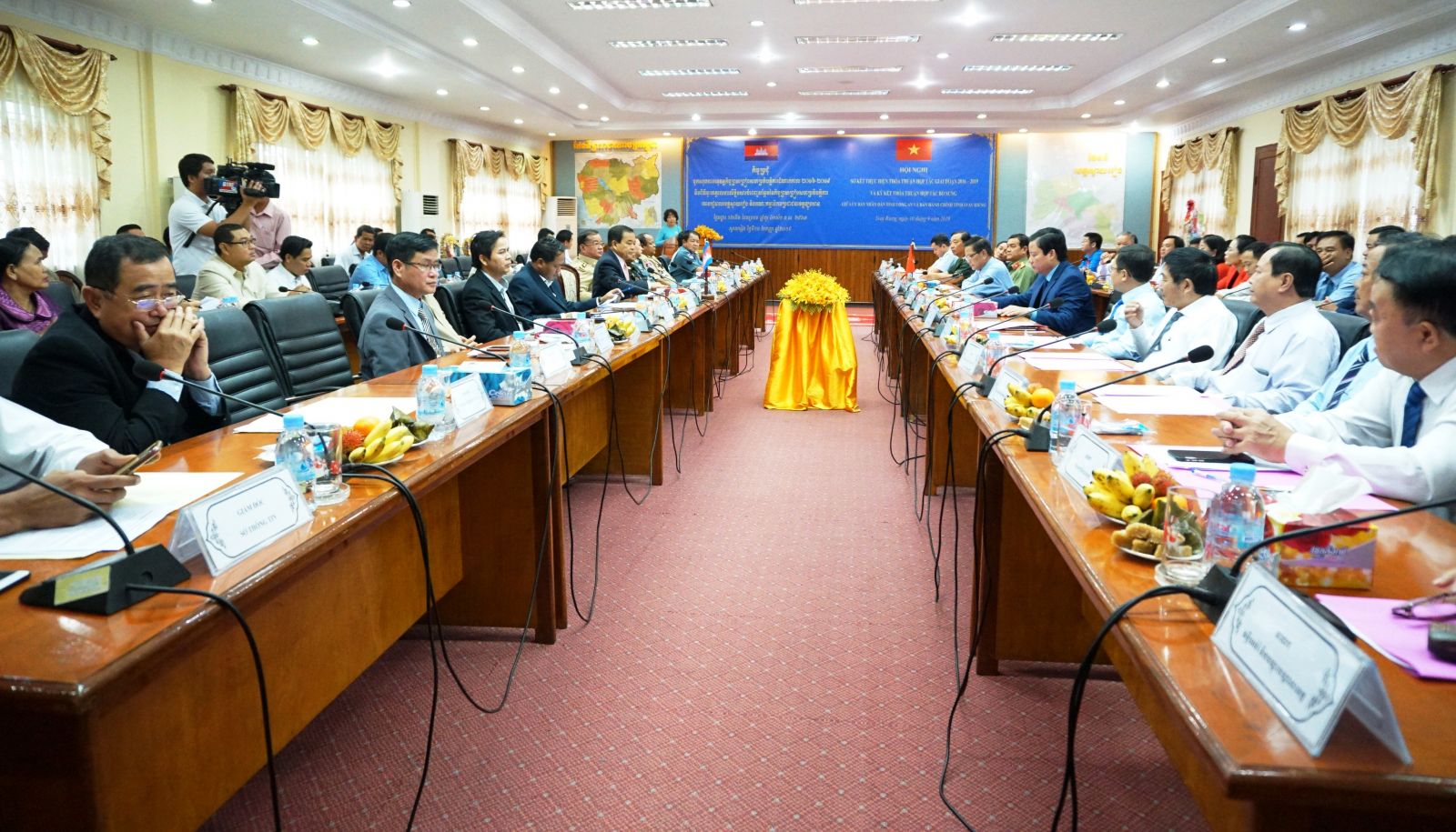 Long An - Svay Rieng: Additional cooperation agreement signed Delegates attend the conference in Svay Rieng province