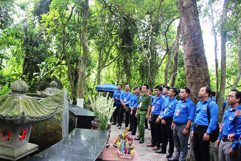 Nằm cạnh bờ sông Đà, cách trung tâm Thủ đô Hà Nội hơn 70km, Khu di tích (KDT) K9 - Đá Chông (huyện Ba Vì, Hà Nội) là một trong những địa danh, di tích lịch sử - văn hóa đặc biệt gắn liền với Chủ tịch Hồ Chí Minh 