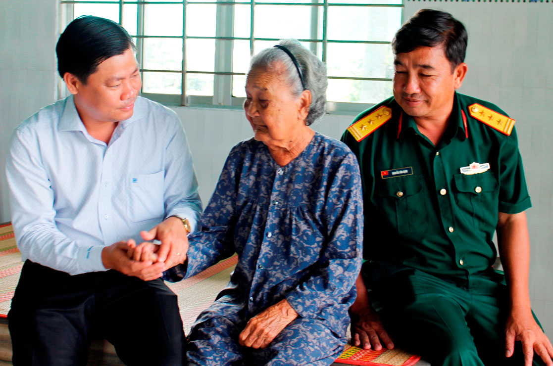 Cần Đước: Quan tâm chăm sóc sức khỏe người cao tuổi