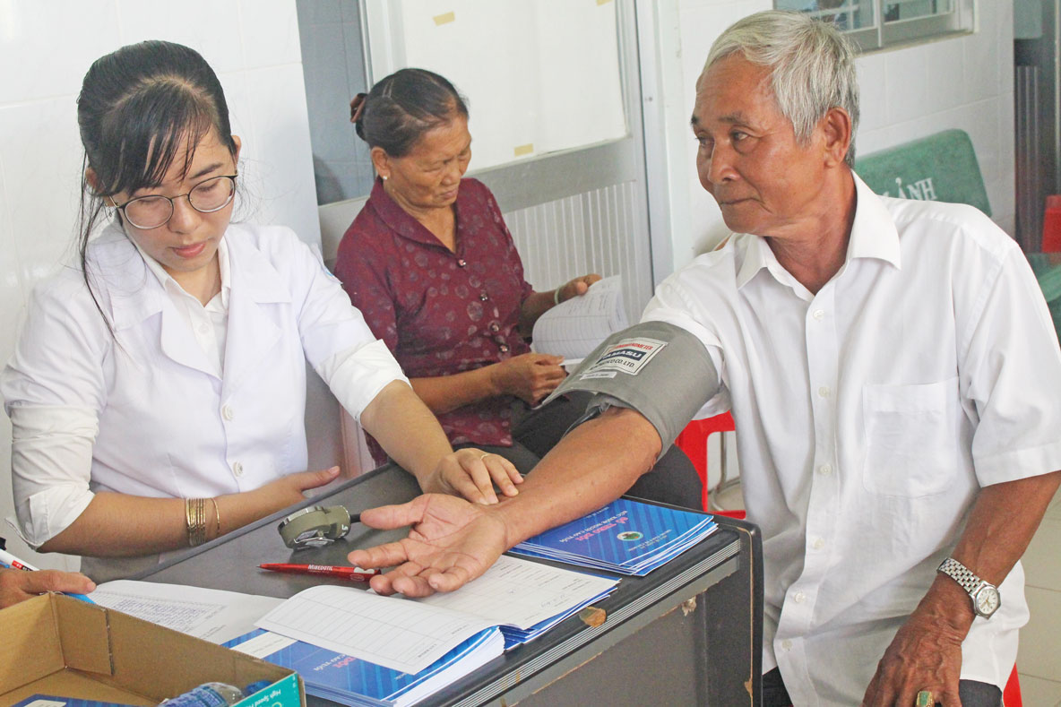 Huyện Cần Đước quan tâm chăm sóc, nâng cao sức khỏe người cao tuổi
