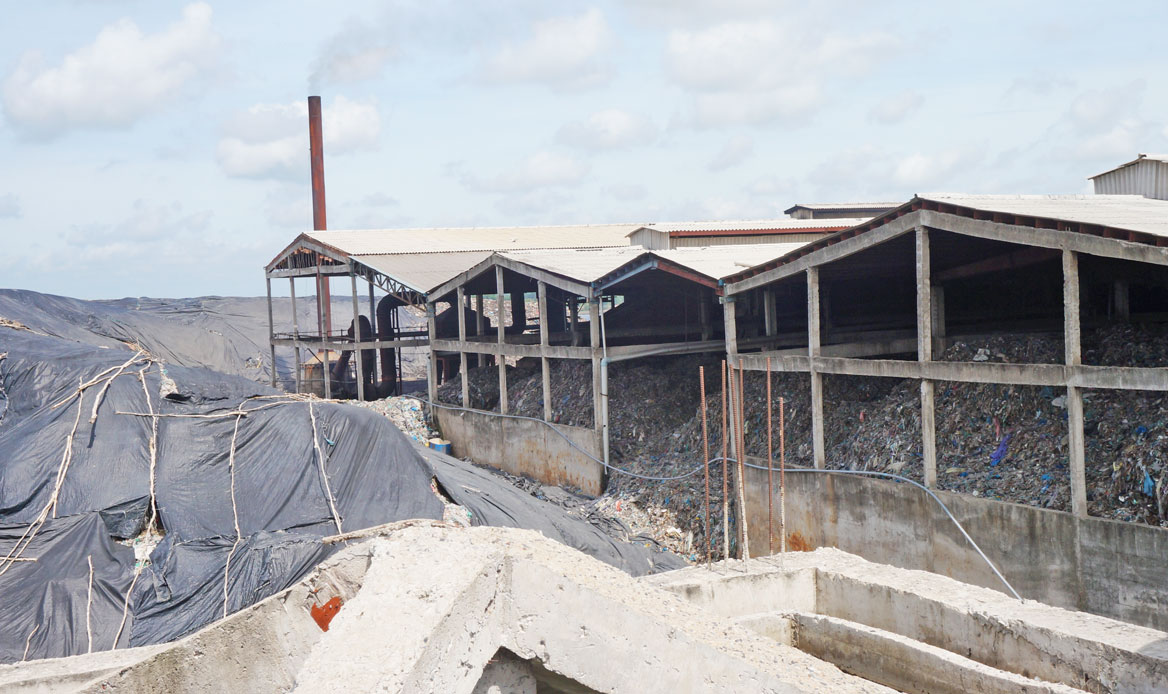 Nhà máy Xử lý rác Tâm Sinh Nghĩa đóng trên địa bàn huyện Thạnh Hóa tiếp nhận rác của nhiều địa phương trong tỉnh