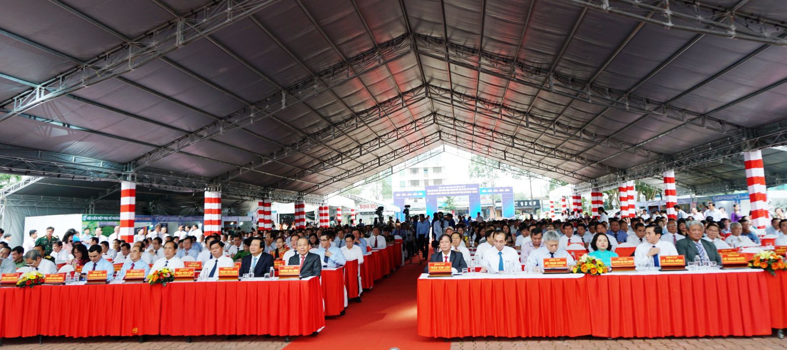 Standing Deputy Prime Minister - Truong Hoa Binh attends the ceremony to recognize Tan An City as a grade-II urban and celebrate its 10th anniversary