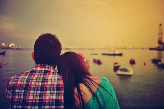 Vợ mượn bờ vai chồng, được không? Hình minh họa.