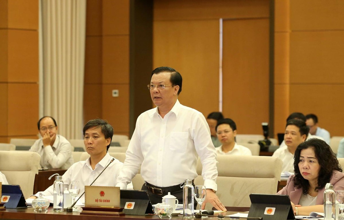 Hiện đại hóa hải quan đối với hàng hóa quá cảnh và xử lý tiền thuế nợ
