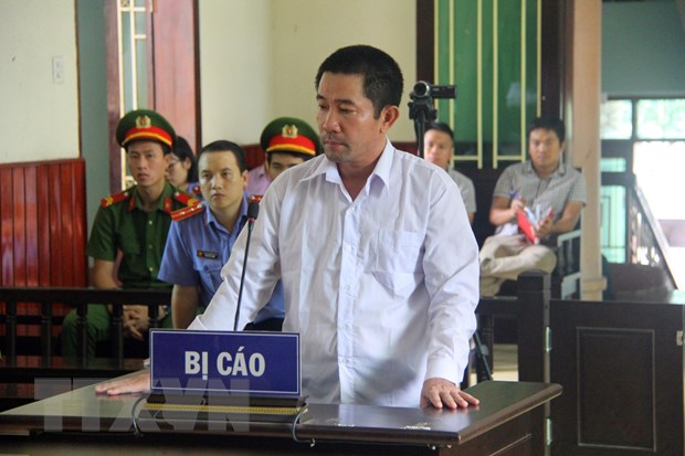 Bị cáo Nguyễn Văn Chánh (Chánh Văn phòng Cục Thi hành án Dân sự tỉnh Bình Định) tại phiên tòa sơ thẩm. (Ảnh: Nguyên Linh/TTXVN)