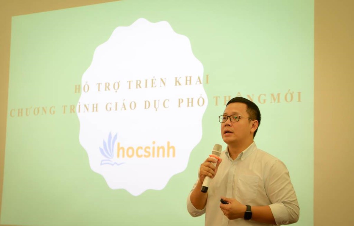 Ông Lê Anh Vinh giới thiệu về cổng giáo dục trực tuyến hocsinh.edu.vn. (Ảnh: PV/Vietnam+)