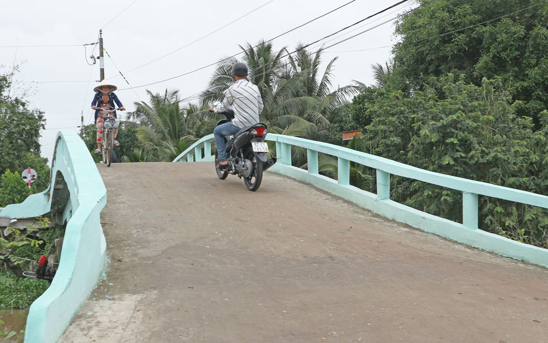 Cầu nông thôn được mở rộng tạo thuận lợi cho người dân trong đi lại, vận chuyển hàng hóa