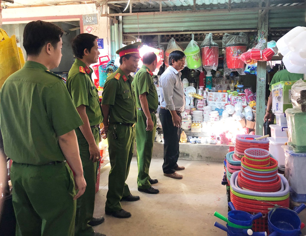 Kiểm tra công tác phòng cháy, chữa cháy cơ sở trong khu công nghiệp và cơ sở sản xuất, kho hàng tiềm ẩn nguy cơ cháy, nổ cao trong khu dân cư