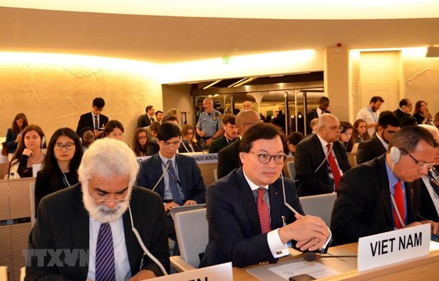 Vietnam contributes to UN Human Right Council’s 42nd session Ambassador Duong Chi Dung (C), Head of Vietnam’s Permanent Delegation to the UN, at the session (Source: VNA)