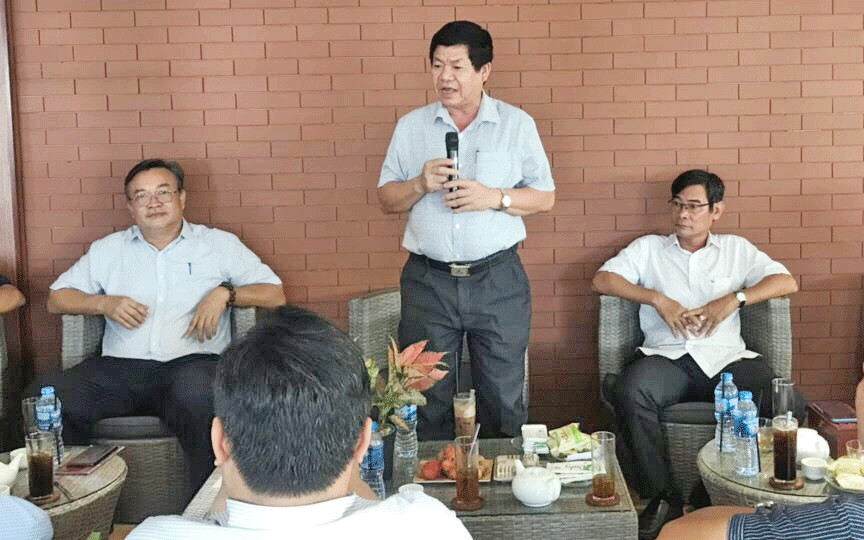 Chủ tịch UBND huyện Bến Lức - Trần Văn Tươi phát biểu tại Cà phê Doanh nhân