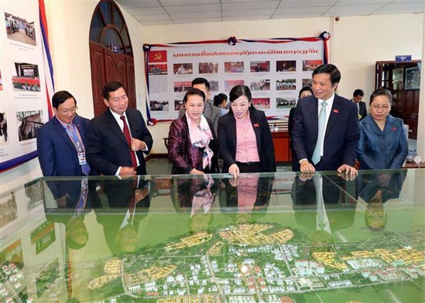Chủ tịch Quốc hội Nguyễn Thị Kim Ngân thăm làm việc tại tỉnh Vientiane Chủ tịch Quốc hội Nguyễn Thị kim Ngân tham quan mô hình phát triển cơ sở hạ tầng của tỉnh Vientiane. (Ảnh:Trọng Đức/TTXVN)