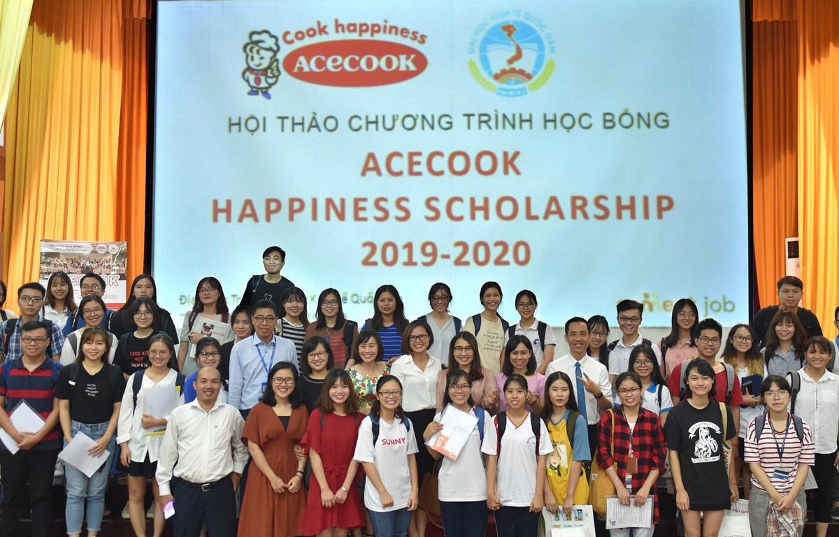Đông đảo sinh viên đã tham gia buổi Hội thảo giới thiệu chương trình học bổng của Acecook Việt Nam tại Đại học Kinh tế quốc dân, Hà Nội. (Ảnh: PV/Vietnam+)
