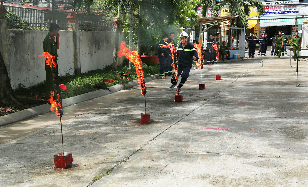 Lính cứu hỏa luôn phải đối mặt với nguy hiểm