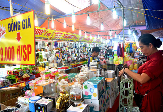 Hội chợ thương mại - Dịp để người tiêu dùng tiếp cận hàng Việt, giá cả hợp lý