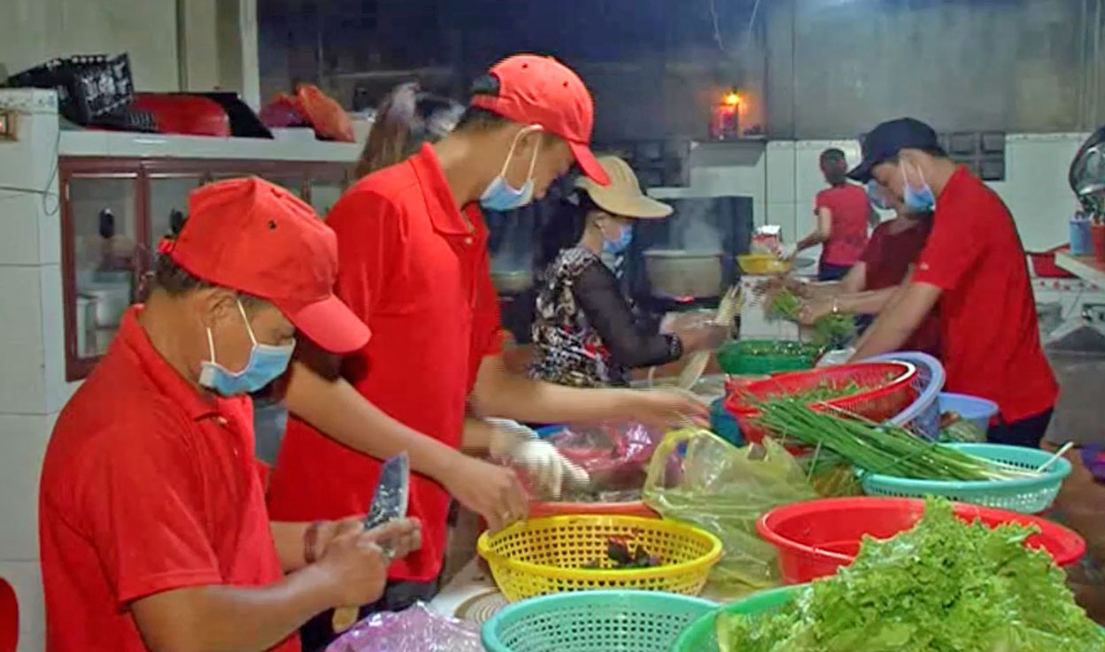 Dịch vụ nấu ăn lưu động phục vụ tiệc hiếu, hỷ được nhiều gia đình lựa chọn bởi tiện lợi, đơn giản