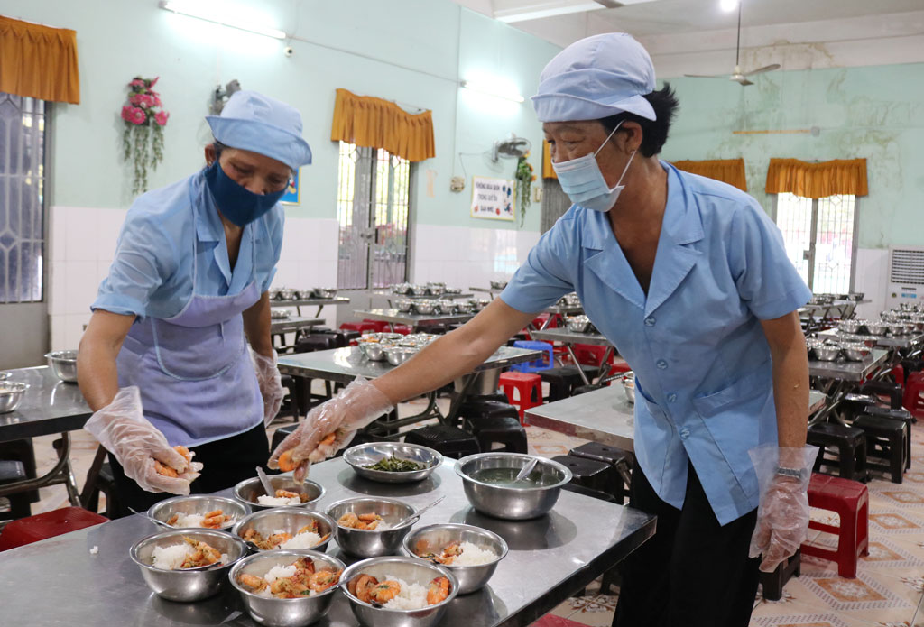 Chăm sóc, nuôi dạy phải đi đôi với bảo đảm an toàn cho trẻ