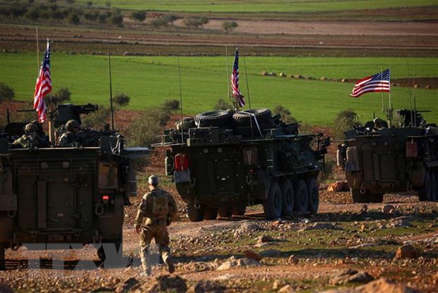 Đoàn xe quân sự Mỹ ở gần làng Yalanli, ngoại ô phía tây thành phố Manbij, Syria. (Nguồn: AFP/TTXVN)