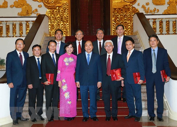 Thủ tướng Nguyễn Xuân Phúc với các Đại sứ, Trưởng cơ quan đại diện Việt Nam ở nước ngoài. (Ảnh: Doãn Tấn/TTXVN)