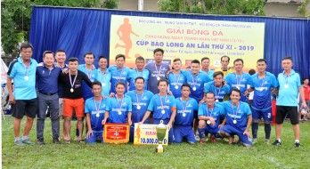 Bế mạc giải bóng đá Cúp Báo Long An lần thứ XI: Dũng Phong giành ngôi vô địch