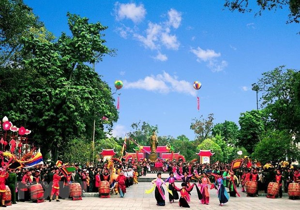 A program marks the 65th anniversary of Hanoi's liberation (Photo: VNA09)