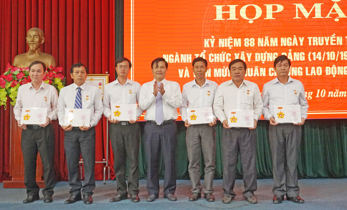 Các cá nhân nhận Kỷ niệm chương “Vì sự nghiệp công tác tổ chức xây dựng Đảng” của Ban Tổ chức Trung ương năm 2018