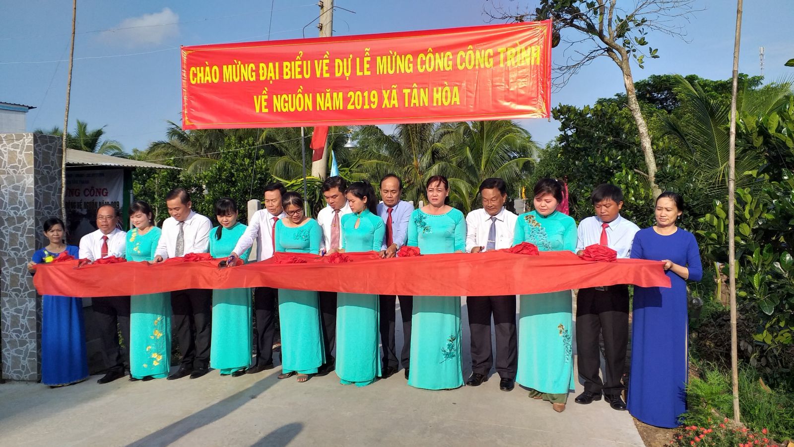 Tan Thanh: Nearly 41 billion VND invested for ancestor-returning activities in 2019 Ancestor-returning activities inTan Hoa commune has invested in constructing 21 works