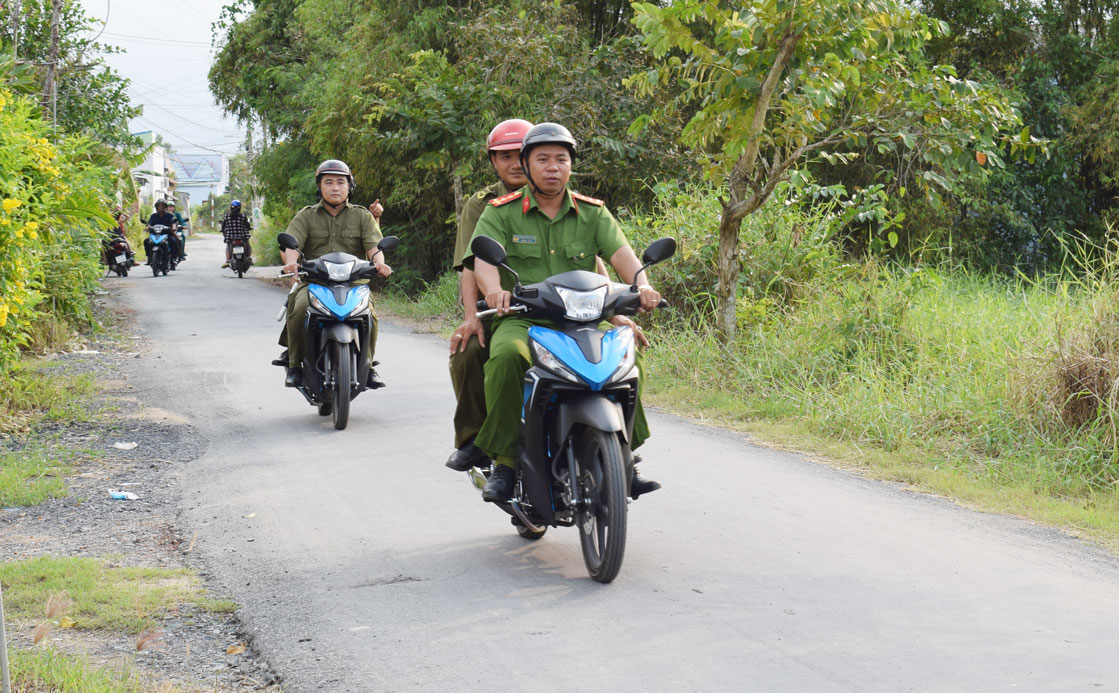 Lực lượng chức năng công an xã tăng cường tuần tra các tuyến đường giao thông nông thôn