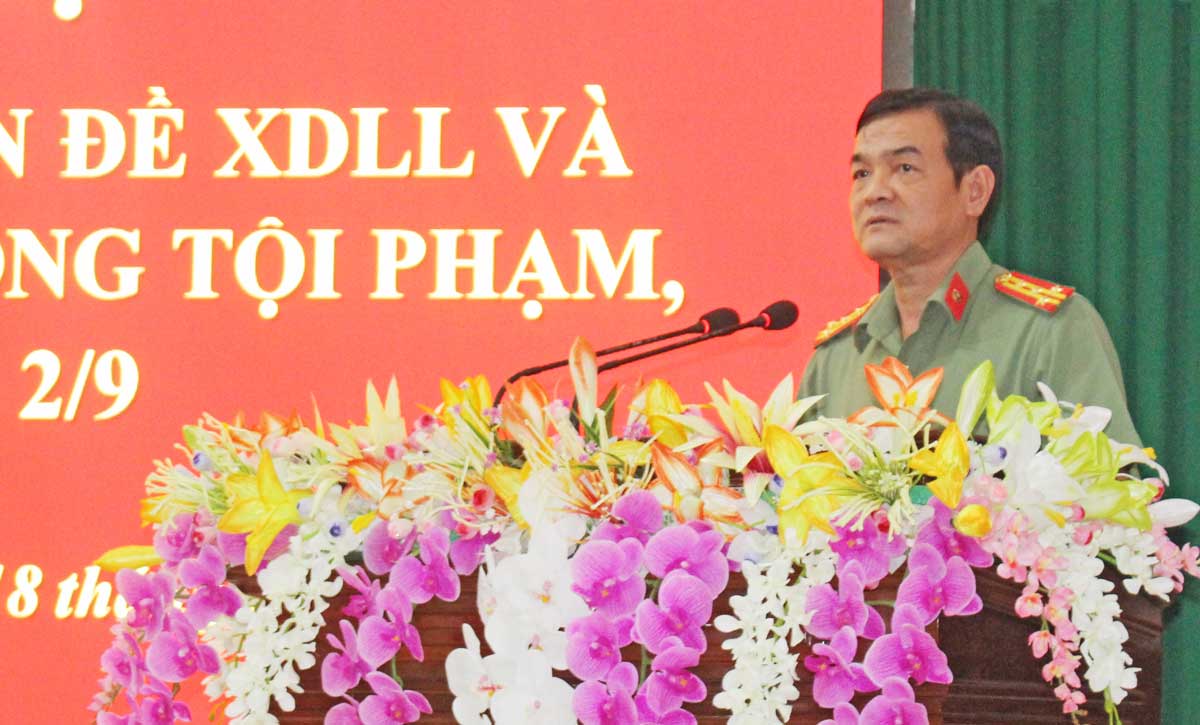 Đại tá Lê Hồng Nam - Giám đốc Công an tỉnh phát biểu chỉ đạo tại Hội nghị