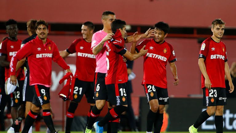 Thua sốc Mallorca, Real mất ngôi đầu vào tay Barca