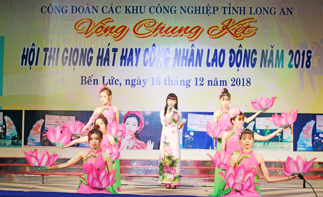 Cần quan tâm chăm lo đời sống tinh thần cho công nhân Các hoạt động vui chơi, giải trí như hội thi giọng hát hay, nữ công nhân thanh lịch, hội thao bóng chuyền,... dành cho công nhân, lao động, nhất là lao động nữ hiện nay còn rất ít