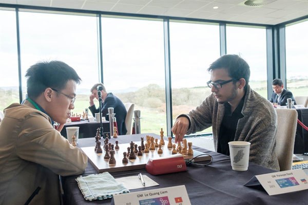 Grandmaster Le Quang Liem (L) plays GM David Pavaryan in their last match at the Grand Swiss 2019. (Photo courtesy of organiser)
