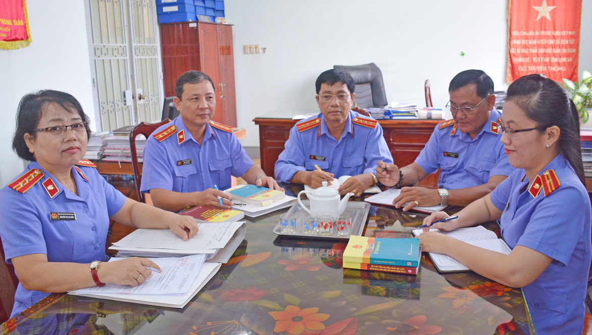 Tìm giải pháp để hạn chế các vi phạm trong xét xử án hình sự Nâng cao chất lượng thực hành quyền công tố, kiểm sát xét xử án hình sự góp phần đấu tranh hiệu quả với các loại tội phạm, bảo đảm trật tự, an toàn xã hội, không để xảy ra oan, sai