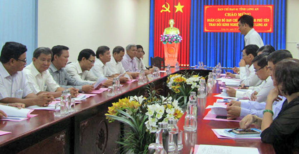 Steering Committee 61 of Phu Yen province exchanges experiences in Long An Vice-Chairman of Long An Provincial People's Committee - Pham Van Canh, the Executive Committee of Vietnam Farmer’s Union and relevant departments and branches meet and work with the delegation.