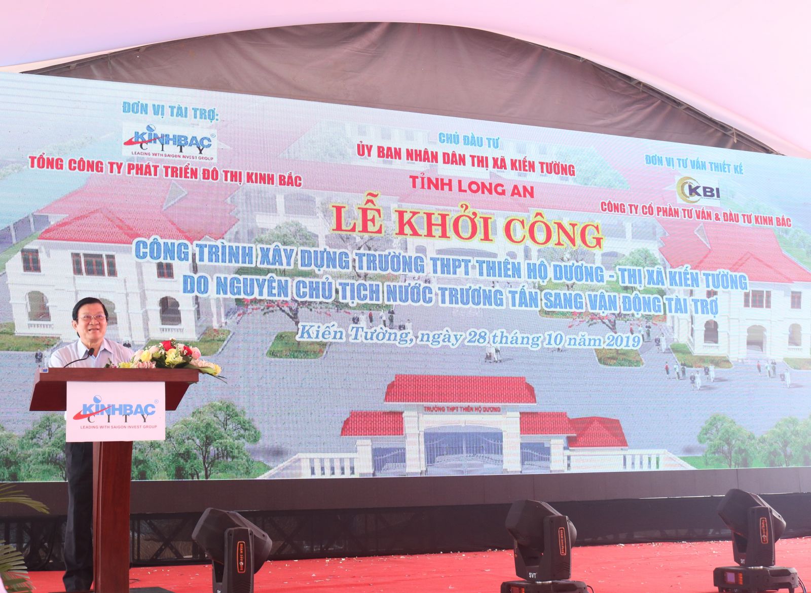 Kien Tuong Town: Thien Ho Duong High School started to construct. Former State President of Vietnam - Truong Tan Sang emphasized that the school will help teaching and learning to achieve better results