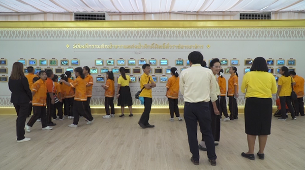 Thailand: Exhibition on royal barge procession opens At the exhibition (Photo: TNA)