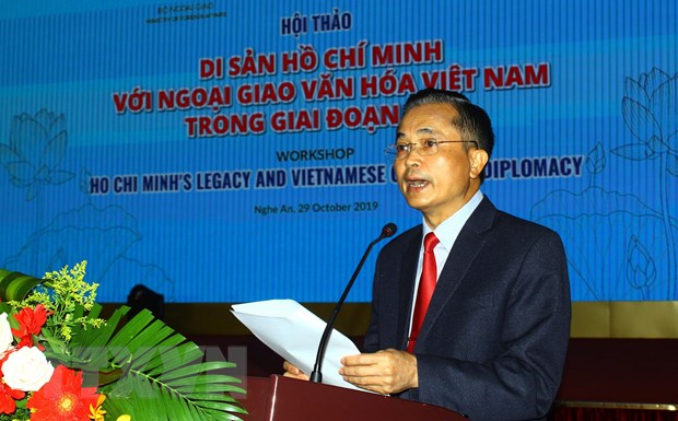 Phó Chủ tịch Uỷ ban Nhân dân tỉnh Nghệ An Lê Ngọc Hoa phát biểu tại Hội thảo. (Ảnh: Tá Chuyên/TTXVN)