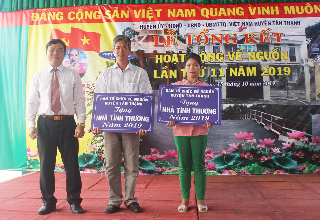 Xã Tân Hòa, huyện Tân Thạnh luôn tranh thủ nhiều nguồn lực chăm lo người nghèo